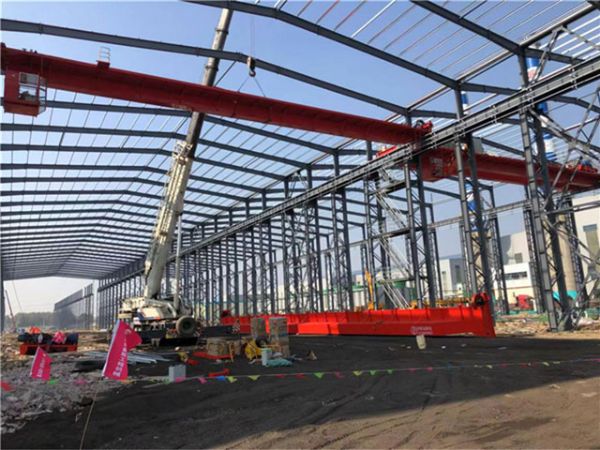 雙梁起重機(jī)施工現(xiàn)場(chǎng)